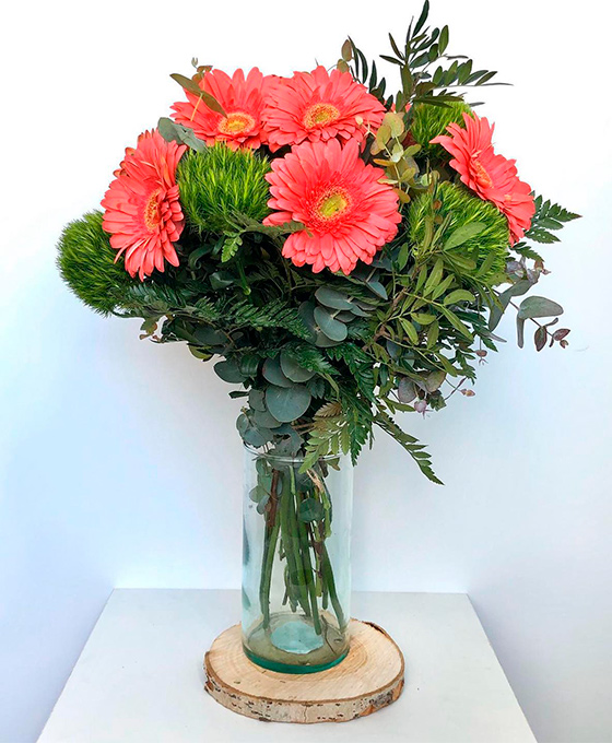 Ramo de Flores sobre Jarrón